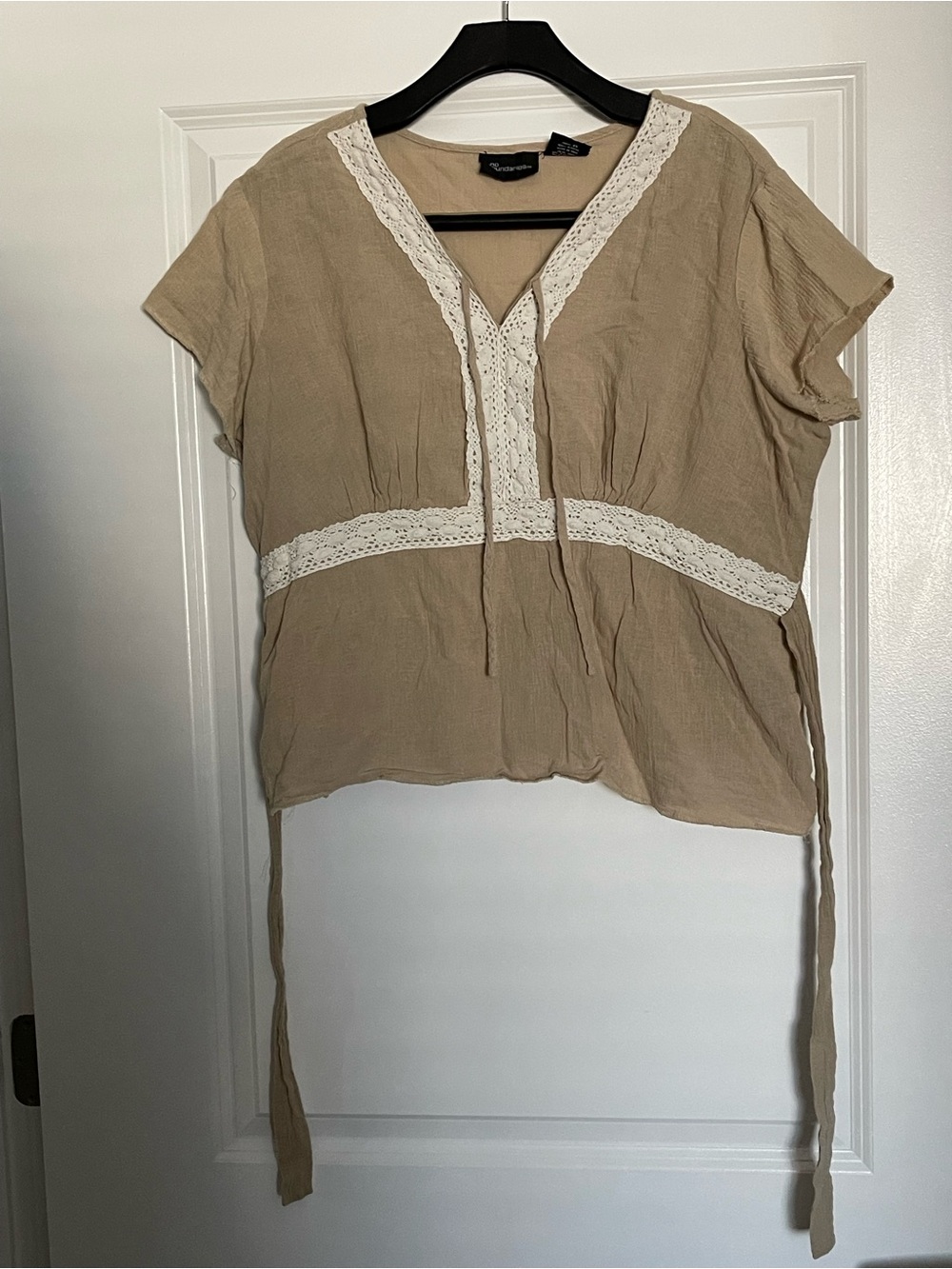 No Boundaries Tan Lace-Trim V-Neck Short Sleeve Top-Size 2X